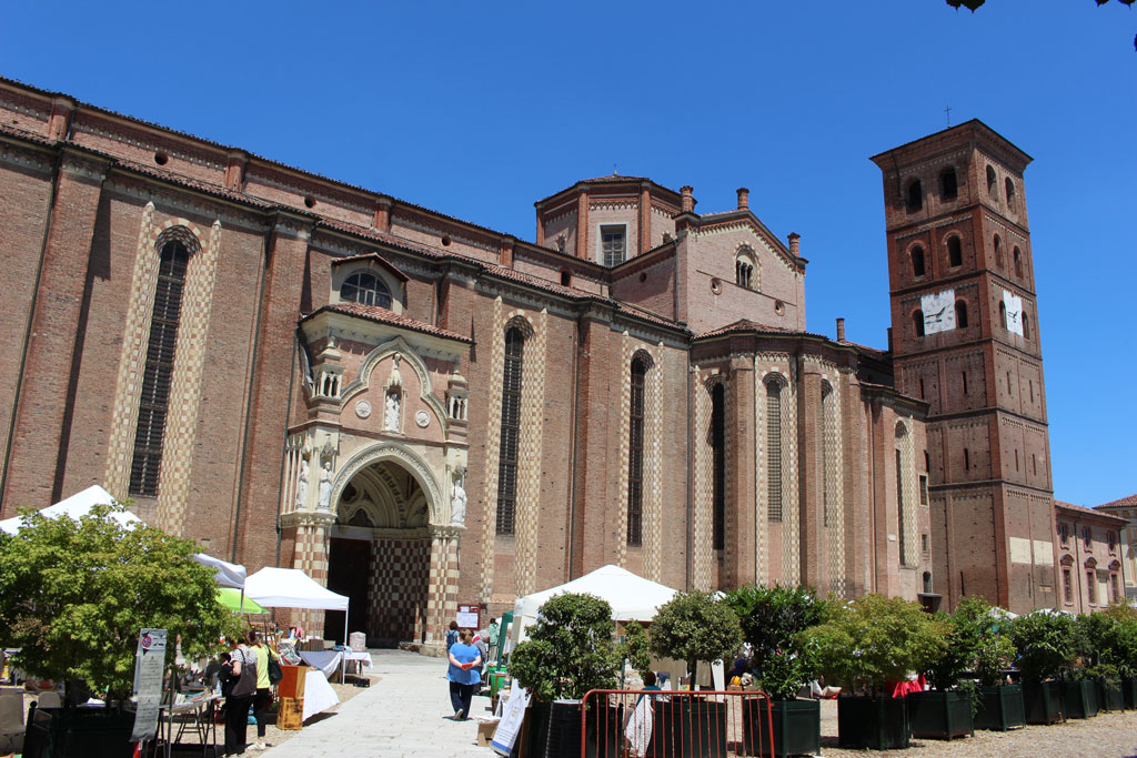 Ingresso sud Cattedrale, Asti, Piemonte Ingresso sud Cattedrale, Asti, Piemonte