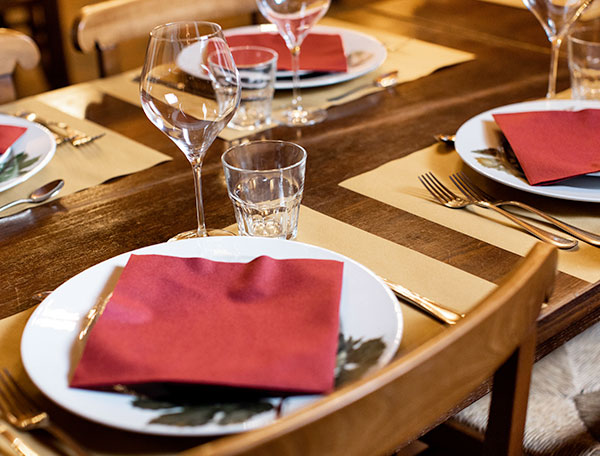 A tavola al Ristorante La Raviola Galante, Scurzolengo, Monferrato, Piemonte A tavola al Ristorante La Raviola Galante, Scurzolengo, Monferrato, Piemonte