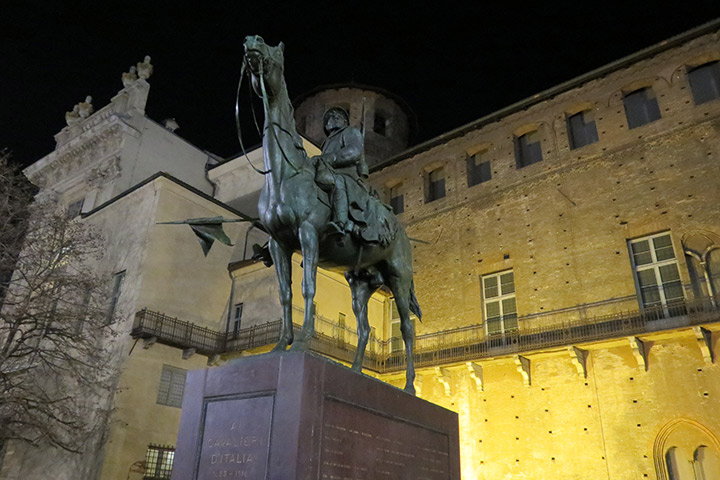 Monumento ai Cavalieri d'Italia, Torino, Piemonte